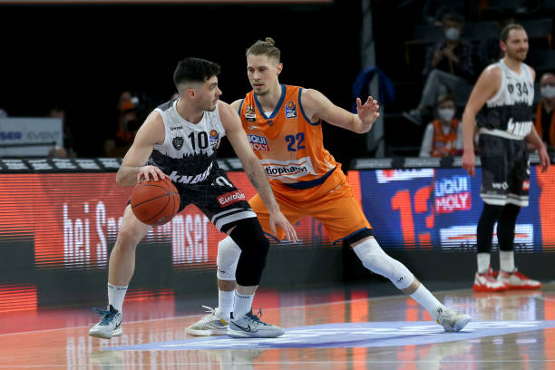 中显得有些 中显得有些