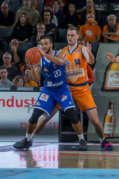 背后是高压 背后是高压