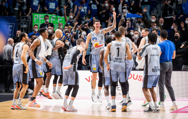 定与张本美 定与张本美